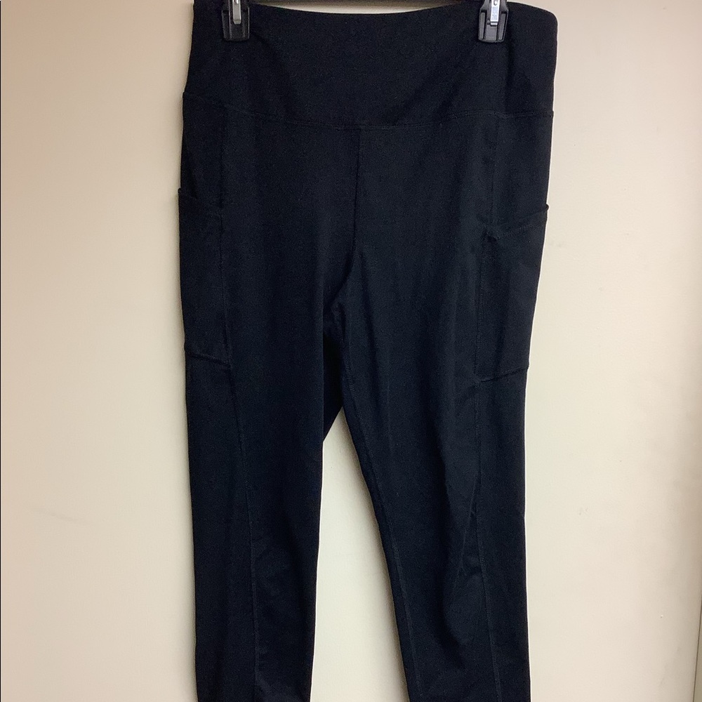 SO black sporty leggings with pockets